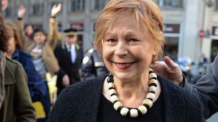 Lydie Salvayre, émue, arrive au Drouant pour recevoir son prix Goncourt
 (AFP PHOTO / DOMINIQUE FAGET)