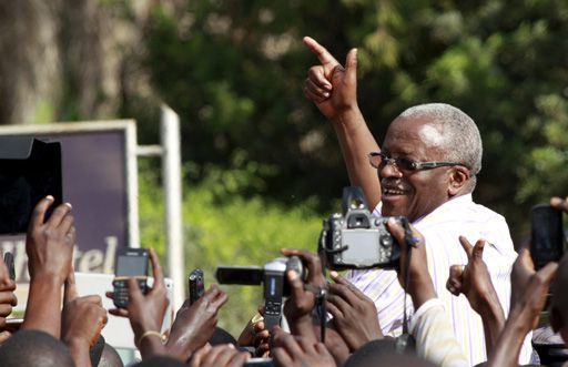 L'opposant ougandais Amama Mbabazi en déplacement à Jinja dans l'est du pays, le 10 septembre 2015. C'est la première fois que l'ancien Premier ministre se présente à une élection présidentielle. (Photo Reuters/James Akena)