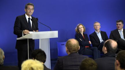 Le pr&eacute;sident de l'UMP Nicolas Sarkozy s'exprime face aux nouveaux adh&eacute;rents de son parti, samedi 17 janvier 2015, au si&egrave;ge national &agrave; Paris. (LIONEL BONAVENTURE / AFP)