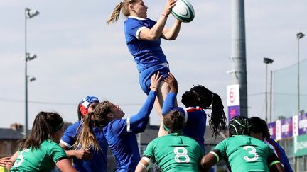 Le XV de France féminin s'impose largement en Irlande ce samedi 17 avril dans le cadre du tournoi des Six Nations féminin 2021.  (PAUL FAITH / AFP)