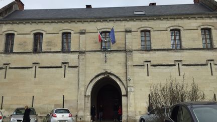 Façade de la maison d'arrêt de Périgueux (Dordogne), décembre 2018. Photo d'illustration. (LAURINE BENJEBRIA / RADIO FRANCE)