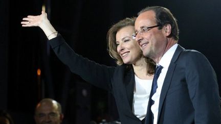 François Hollande et Valérie Trierweiler le 6 mai à Paris (THOMAS COEX / AFP)