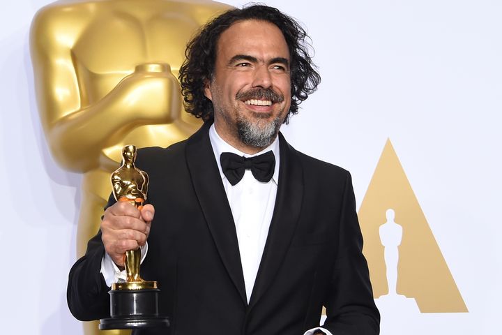 Alejandro Gonzalez Iñarritu, Oscar du meilleur réalisateur avec "The Revenant", le 28 février 2016 à la 88e cérémonie des Oscars à Hollywood. (FREDERIC J. BROWN / AFP)