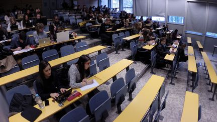 Le numerus clausus, qui fixe le nombre d’étudiants admis en deuxième année de médecine,  sera bien supprimé dès la rentrée 2020.