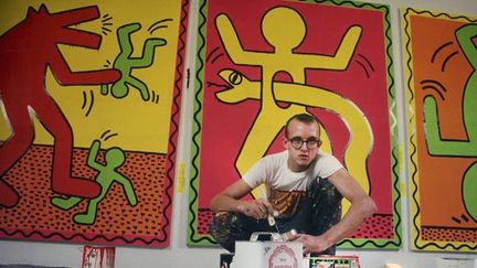 Keith Haring, sur une photo exposée au Musée d'Art Moderne de la Ville de Paris, 2013.
 (Julien Fontenay / AFP)