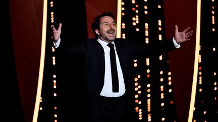 L'acteur Edouard Baer était le maître de cérémonie durant cette soirée. Le Français a mis à contribution son talent pour emporter avec lui la salle du théâtre Lumières. (CHRISTOPHE SIMON / AFP)