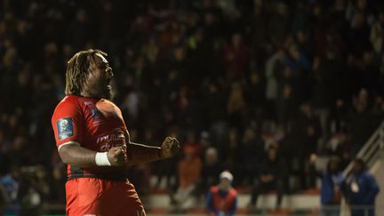 Mathieu Bastareaud, joueur du RC Toulon, lors du match contre&nbsp;Bath&nbsp;au stade Mayol, le 9 décembre 2017. (BERTRAND LANGLOIS / AFP)