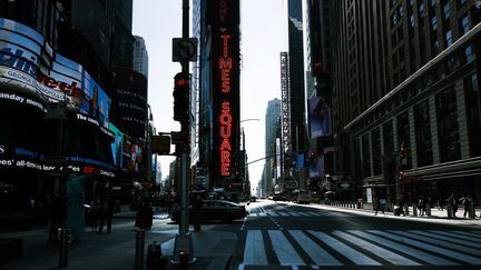 Le 9 octobre à New York, Times Square et Broadway sont presque vide alors que les spectacles qui font la vie du quartier sont suspendus jusqu'au 30 mai 2021 à cause du coronavirus. (SPENCER PLATT / GETTY IMAGES NORTH AMERICA)