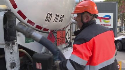 Pénurie de carburant : certaines préfectures restreignent l'accès à la pompe