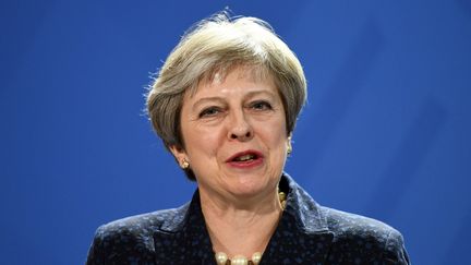 Theresa May en conférence de presse à Berlin, le 16 février 2018. (MAURIZIO GAMBARINI / DPA/AFP)