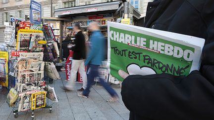 &nbsp; (La couverture du premier numéro de Charlie Hebdo réalisé après les attentats et paru le 14 janvier © REUTERS/Eric Gaillard)