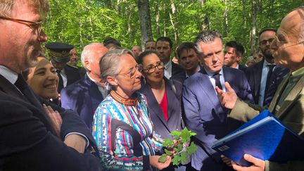 La 1ère ministre Elisabeth borne visite le Parc National des forêts en Côte d'Or, en compagnie de Marc Fesneau, ministre de l'agriculture et de la souveraineté alimentaire à la Fête de la Nature (ANNE RENAUT / AFP)