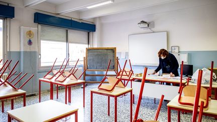 Une enseignante italienne dans sa salle de classe. Photo d'illustration.&nbsp; (MARCO PASSARO / MAXPPP)