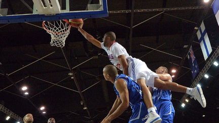 Nicolas Batum face à la Finlande (PATRICK HERTZOG / AFP)