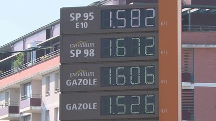 Prix du carburant : le gouvernement va-t-il baisser les taxes ?