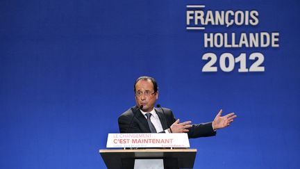 Le candidat du Parti socialiste à l'élection présidentielle de 2012, François Hollande, ici en campagne à Lorient dans le Morbihan, le 23 avril 2012, avant le second tour.&nbsp; (JEAN-SEBASTIEN EVRARD / AFP)