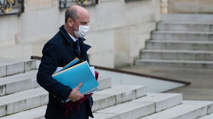 Le ministre de l'Education nationale, Jean-Michel Blanquer, à la sortie du Conseil des ministres le 26 janvier 2022. (SANDRINE MARTY / HANS LUCAS / AFP)