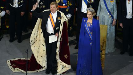 Le roi n&eacute;erlandais Willem-Alexander est intronis&eacute;, le 30 avril 2013, sous la nef de la&nbsp;Nieuwe Kerk &agrave; Amsterdam.&nbsp; (ODD ANDERSEN / AFP)