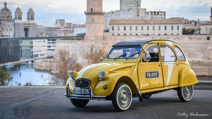 Le rétrofit électrique, sur une 2 deuche, c'est le bon style pour la planète (CATHY DUBUISSON / MEHARI CASSIS CLUB)