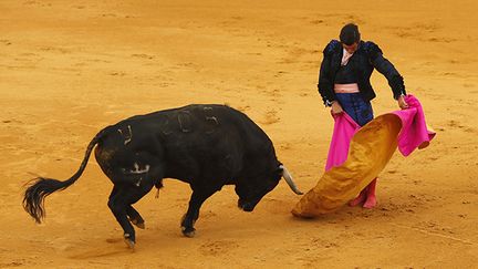 &nbsp; (Le matador Morante de la Puebla lors de la Corrida Goyesca, à Ronda, dans le sud de l’Espagne, en septembre 2013. © REUTERS/Jon Nazca)