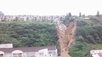 En Afrique du Sud, 259 personnes sont mortes dans les gigantesques inondations qui ont frappé le pays le week-end dernier.&nbsp;Mercredi 13 avril, c’est la région de Durban qui a été la plus touchée. (France 2)