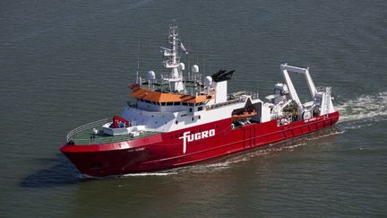 Le "Fugro Discovery", navire australien charg&eacute; d'immerger avec un navire malaisien&nbsp;de puissants sonars &agrave; 5 000 ou 6 000 m&egrave;tres de profondeur, dans le sud de l'oc&eacute;an Indien. (FUGRO / AFP)