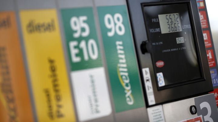 Baisse des prix du carburants : ces Français qui font des économies