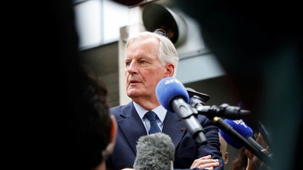 Le nouveau Premier ministre Michel Barnier s'adresse à la presse à Paris, le 7 septembre 2024. (LUDOVIC MARIN / AFP)