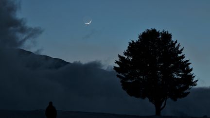 Les restes d'une fusée sont entrés en collision avec la Lune, vendredi 4 mars 2022, selon des calculs astronomiques. (NASIR KACHROO / NURPHOTO VIA AFP)