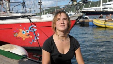 La navigatrice Laura Dekker &agrave; son arriv&eacute;e &agrave; Saint-Martin, aux Antilles, le 21 janvier 2012 (JEAN-MICHEL ANDRE / AFP)