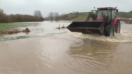 Pyrénées-Atlantiques : la rivière est sortie de son lit à Saint-Pée-sur-Nivelle&nbsp; (France 2)