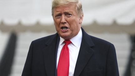 Le président des Etats-Unis Donald Trump parle à des journalistes avant d'embarquer dans un avion à Washington, le 13 janvier 2020. (OLIVER CONTRERAS / CONSOLIDATED NEWS PHOTOS)