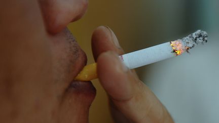 Depuis septembre 2012, il n'est plus possible de trouver des paquets de cigarettes &agrave; moins de 6 euros. (AFP)