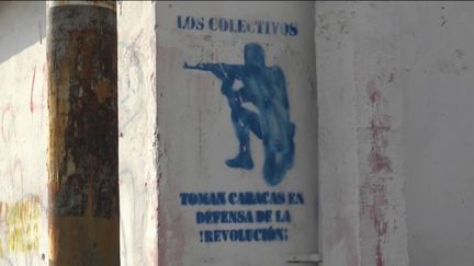 Propagande pour les colectivos sur un mur au Venezuela (FRANCEINFO)