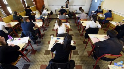  (Plus de 5000 personnes ont signé une pétition intitulée "Bac S Physique chimie 2015 : Le Carnage" sur le site change.org pour dénoncer une épreuve trop compliquée. © MAXPPP, Alexandre Marchi)