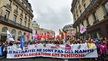 Des retraités manifestent à Paris, le 28 septembre 2017. (CHRISTOPHE ARCHAMBAULT / AFP)