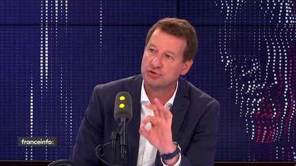 Yannick Jadot, député européen Europe Écologie-les Verts, était l'invité de franceinfo lundi 26 août. (FRANCEINFO / RADIOFRANCE)