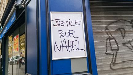 Un panneau "Justice pour Nahel". (RICCARDO MILANI / HANS LUCAS)