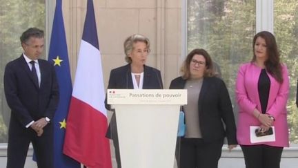 Mercredi 13 juillet, des associations luttant contre l’homophobie ont déposé plainte contre Caroline Cayeux, la ministre déléguée chargée des collectivités territoriales. En cause, des déclarations datant de 2013 sur la réforme du mariage pour tous. (FRANCEINFO)