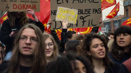 Des manifestants défilent contre la loi Travail, à Toulouse, le 9 avril 2016. (MAXIME REYNIE / CITIZENSIDE / AFP)