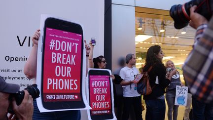 &nbsp; (Manifestation de soutien à Apple à Los Angelès le 19 février 2016©)