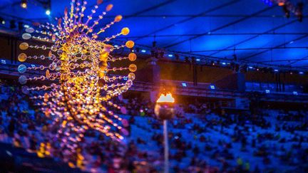 La flamme olympique lors de la cérémonie de clôture des JO. (LIU BIN / NURPHOTO / AFP)