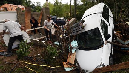 A Lod&egrave;ve (H&eacute;rault) apr&egrave;s de violentes inondations, le 13 septembre 2015.&nbsp; (PASCAL GUYOT / AFP)