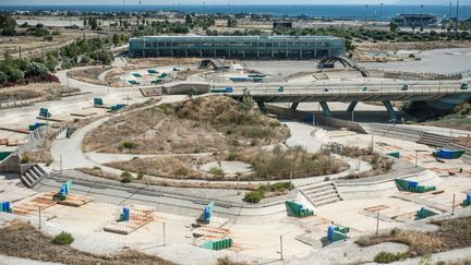 Ce qu’il reste, en juillet 2015, du complexe sportif utilisé pour les compétitions de kayak lors des Jeux olympiques à Athènes en 2004.  (BRECHT DE VLEESCHAUWER)