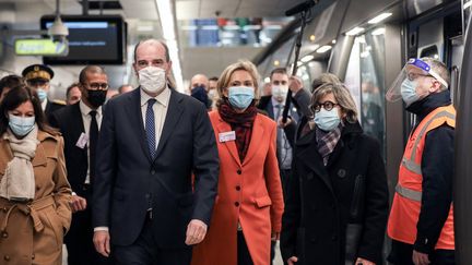 Jean Castex à l'inauguration de la ligne 14 du métro parisien à Saint-Ouen le 14 décembre 2020, au côté de la maire de Paris, Anne Hidalgo (à gauche), Valérie Pécresse, présidente de la région Ile-de-France (au centre) et&nbsp;Catherine Guillouard, patronne de la RATP (à droite). (STEPHANE LEMOUTON / POOL BESTIMAGE / IP3 / MAXPPP)