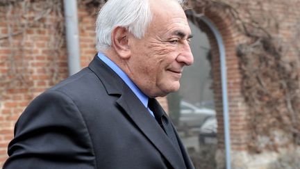 Dominique Strauss-Kahn arrive au tribunal de Lille (Nord), le 16 f&eacute;vrier 2015. (FRANCOIS LO PRESTI / AFP)