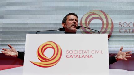 Manuel Valls, l'ancien Premier ministre français, lors d'un discours à Barcelone pour soutenir l'unité de l'Espagne, le 18 mars 2018. (PAU BARRENA / AFP)