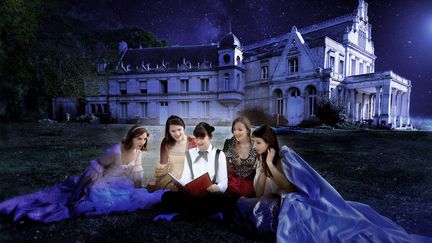 Marielle Boutelier, Sarah Nardon, Margaux Loire, Ornella Bourelly, Sarah Audry : "Les Princesse et la Lune", conte musical du Festival Off d'Avignon 2019. (COMPAGNIE LYRIKA LAB)