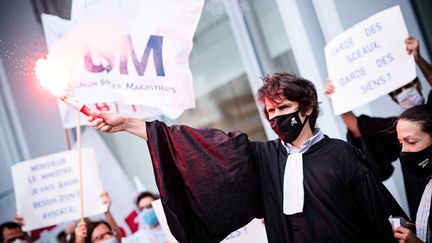 Une manifestation de magistrats devant le Tribunal de Grande Instance de Paris le 24 septembre 2020. (SAMUEL BOIVIN / NURPHOTO via AFP)