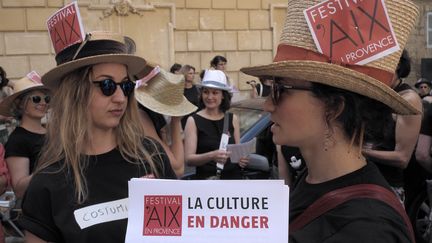 Des intermittents du spectacle protestent contre la r&eacute;forme de leur statut, le 14 juin 2014 &agrave; Aix-en-Provence (Bouches-du-Rh&ocirc;ne). (BORIS HORVAT / AFP)